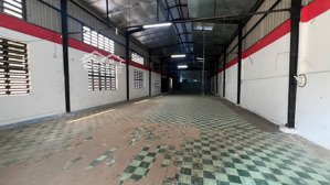 cho thiê kho xưởng đường container giáp tên lửa 700m2 nền gạch men có văn phòng