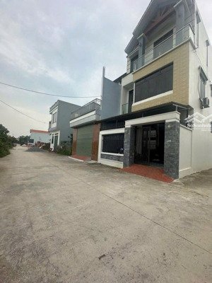 đấu giá đồng phố tân dân phú xuyên giá chỉ 3x triệu/m2. mặt tiền 6 mét. diện tích 109m