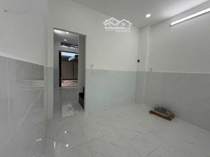 nhà đẹp ở ngay, 2 tầng, vườn lài ngay chợ tân hương, tân phú.