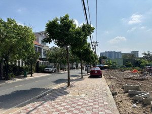 bán mặt tiền đường linh trung thủ đức dt : 1000m2 ngang 45 dài 20 tách được 11 lô