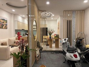 nhà đẹp gần aeon tên lửa ngang gần 6m ô tô để trong nhà hơn 5đ