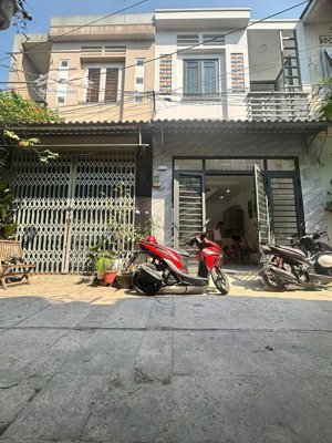 bán nhà giáp tân phú - dt 32m 2 tầng 2pn 2wc hẻm 6m ô tô vào tận cửa - giá 3tỷ9