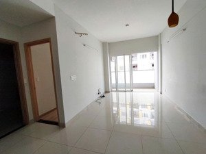 1 phòng ngủ có ban công charmington, cơ bản chỉ 12 triệu