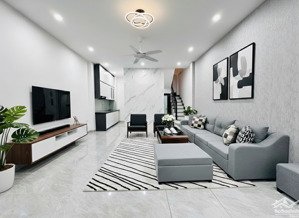 gá cực tốt ! nhà đê la thành giao hào nam , ngõ ô tô vf3, thông thoáng, 2 phút ra phố 45m2