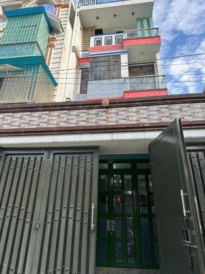 cho thuê nhà tân xuân, hóc môn. 1 trệt 3 lầu, 160m2. 5 phòng ngủ, 6wc, sân đậu ô tô trong nhà