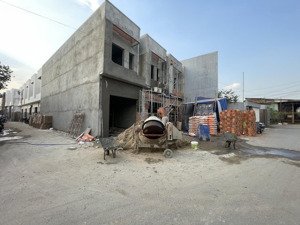 bán nhà trệt lầu mới 100% phường tân hoà