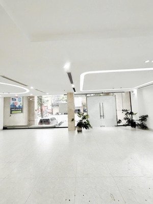 cho thuê mặt bằng tầng 1 phố huế dt 250m, mặt tiền 13m, giá 120tr