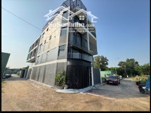 bán căn nhà 1 trệt 1 lửng 3lầu + 1 tum, diện tích (4.1x13,57m) 55.6m2. giá bán 4 tỷ 820 bớt