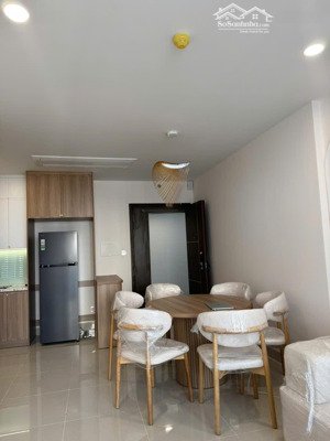 cho thuê căn 2 phòng ngủ cc vũng tàu centre point. giá 13 triệu/ tháng .full nội thất. lh e yến