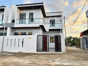 bán nhà diên toàn 2 mặt tiền thoáng mát gần khu tđc. nhà mới bàn giao hoàn thiện giá bán 2tỷ790tr