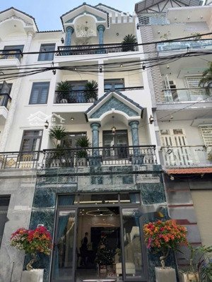 lên nhà hxh phan văn trị,p5,gò vấp.giá:5tỷ8/5.1mx16m. sổ riêng sang tên cc trong ngày.