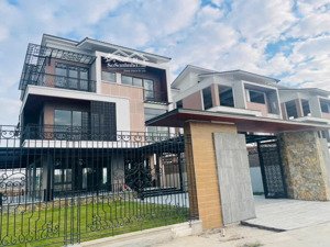 suất ngoại giao hiếm - sát sun - biệt thự song lập 225m- sát ga metro - centa rvs vsip từ sơn.