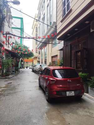 đất phân lô, nguyễn khang, trung hòa, 2 mặt ngõ, ô tô, 36m2 giá hơn 10 tỷ.