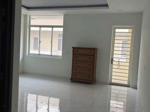 cho thuê nhà nguyên căn ngay trung tâm thành phố mới 
5 phòng ngủ,6 wc