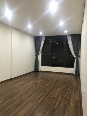 cho thuê căn hộ bohemia 25 lê văn thiêm 136m2, 3 ngủ 2wc đồ cơ bản giá chỉ 17 tr/th