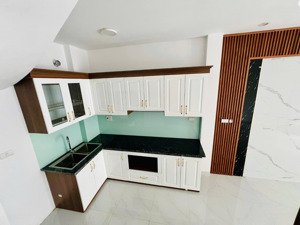 bán nhà 5 tầng xây mới việt hưng chỉ 100m ra mặt phố oto tránh đỗ,ngay cửa vinhomes giá chỉ 6.2tỷ