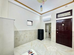 cho thuê căn hộ dv quan trung gò vấp đầy đủ nôi, cửa sổ, ban công nắng tự nhiên.