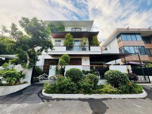 bán biệt thự mỹ gia 2, phú mỹ hưng. dt: 248m. giá tốt nhất hiện nay: 85 tỷ. lh: 