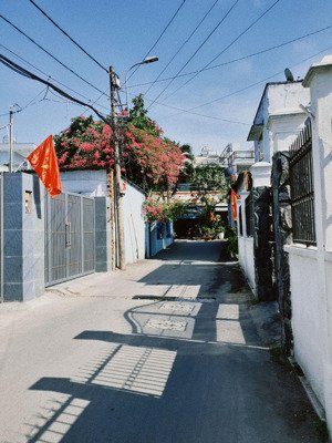 cần bán nhà 3 tầng đường ô tô, dt 4x13m full thổ chỉ hơn 4 tỷ, dân trí cao