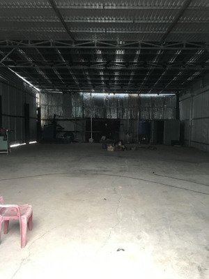 cho thuê kho xưởng đg quốc lộ 1a bình hưng hoà b bình tân dt 12 x20 ( 240 m2 ) giá 20tr dg xe công