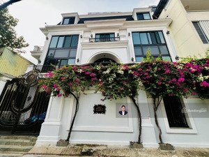 siêu phẩm biệt thự mt tân canh p. 1 tân bình - dt (10 x 28m) - 3 tầng - ctxd: hầm 7l - giá 63 tỷ