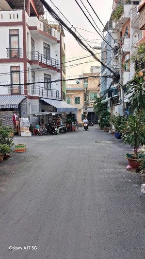 bán lô góc bà hom q6 - 3,5 x 17m - hẻm xe tải hơn 10m ra mt - 5 tỷ 8