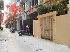 bán nhà lô góc ngõ 189 nguyễn ngọc vũ, dt 52m2 x 4t x mt4.5m, giá 15 tỷ, ô tô, kinh doanh.