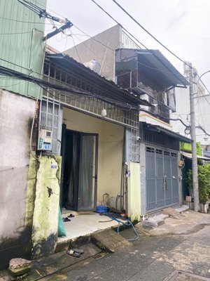 bán đất tặng nhà c4 hẻm nhựa 5m thông đường 18b, 4x16m, giá 5 tỷ thương lượng.