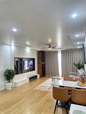 cô chủ cần tiền cấn bán gấp ehome s, 65m2, phú hữu, q9, 2pn/2wc, fnt, sổ hồng riêng.