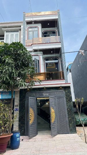 chính chủ gửi bán nhà 2 lầu 1 trệt. đường n2, n3 kdc p. tân đông hiệp.