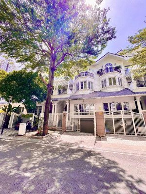 mt đường d8 sài gòn pearl villa, dt: 7 x21m - hầm trệt 2 lầu chốt 90 tỷ