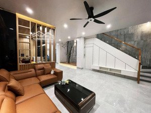 siêu đẹp! khan hiếm nhà 2 mt: 5,5m x 14m, đường hoa phan xích long, 5 tầng chỉ 21 tỷ, mua đón tết!