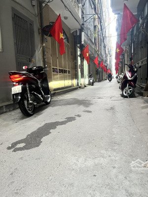 bán nhà phân lô ô tô xuân thuỷ dt:47m, nhà: 5t, mt: 4m, giá: 14.3 tỷ