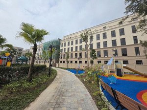 bán căn nhà phố kinh doanh 90m2, dtxd 300m2, gần hồ, công viên tại vinhomes cổ loa. giá chỉ 15,4 tỷ