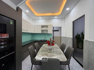 siêu phẩm 2 tầng - ngay chợ tân quy .quận 7 - 60m2 - có phòng ngủ dưới trệt - giá 6.2 tỷ