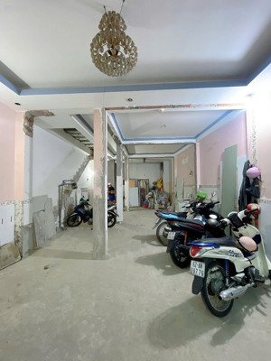nhà đang kd, gần đg trần xuân soạn, 67,5m2, 4 tầng, 5,5x12, dòng tiền hiện hữu 500triệu, giá 7,9 tỷ