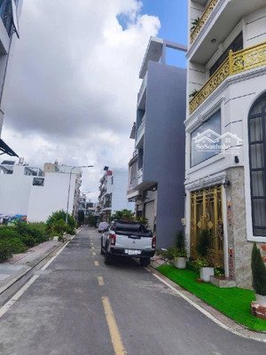 5 tỷ 800 thương lượng, nhà mới 4 tầng, đường nhựa 7 mét, diện tích : 4 x 13,51