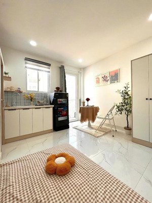 phòng mới ngay tôn đản quận 4 có ban công full nội thất