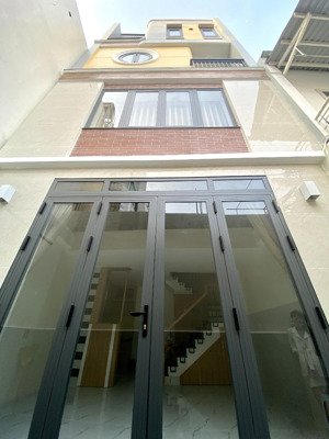 bán nhà đẹp 4 tầng mới 100% ngay học viện cán bộ chỉ 6,36 tỷ còn tl