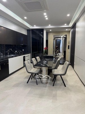 chính chủ bán nhà đẹp hai bà trưng - ngõ ô tô tránh diện tích 42m2 6 tầng thang máy giá tốt .