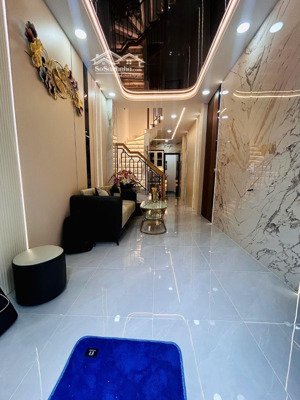 nhà mới huỳnh văn nghệ xách vali vào ở, ăn tết ngay