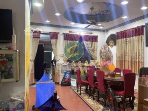 bán nhà siêu rẻ ngay đầm sen. 29,5 tỷ ( 10 x 30,5 cn 305m2 )