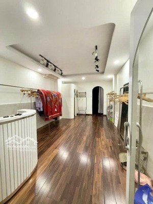 dòng tiền sẵn + vị trí vàng - cmt8 quận 10 hxh tận nhà 43m - 3 tầng - 9.2 tỷ