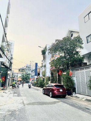 nhà 5 tầng có thang máy hxh nhựa 6m sát mt khuông việt, dt 88m2 (4.1x21.5m) 6pn. nhỉnh 12 tỷ còn tl