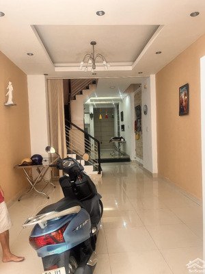 quận 10, bà hạt, 4 tầng , 40m2, chủ giảm mạnh còn 8,5 tỷ.