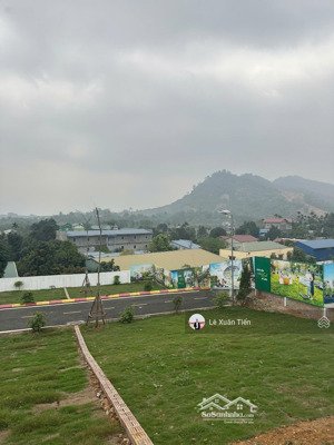 cực hiếm lô đất 165.3m 2 mặt đường, view đẹp, đường 3 ô tô, sát đhqg hòa lạc giá chỉ 1xtr/m