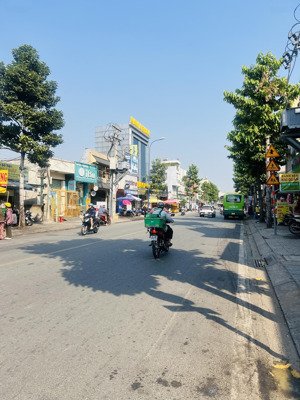 ngay lê thị hà bán nhà gần 100m2 chỉ 5,7 tỷ . chỉ 50m ra mt quang trung - tô kí .