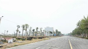 đất đấu giá tam đồng mặt đường mê linh( đường này rộng 100m) vỉa hè 30m. ngay gần kcn tiến thắng