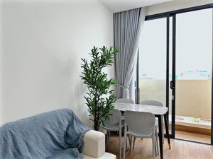 căn hộ 2 phòng ngủ mới 100% - ban công gò đệm, tân bình - gần sân bay tân sơn nhất