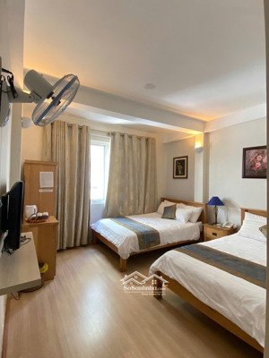 bán khách sạn siêu vị trí bùi viện - quận 1 -( 4x17)- 5 tầng -hdt 90tr/th- bán 30 tỷ